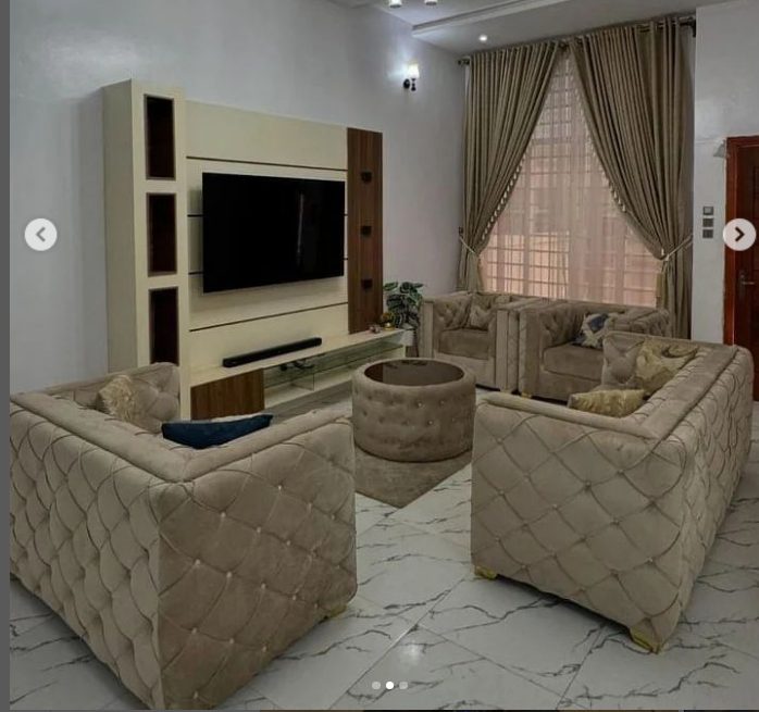 BARELY USED seater (Lekki) - Image 4