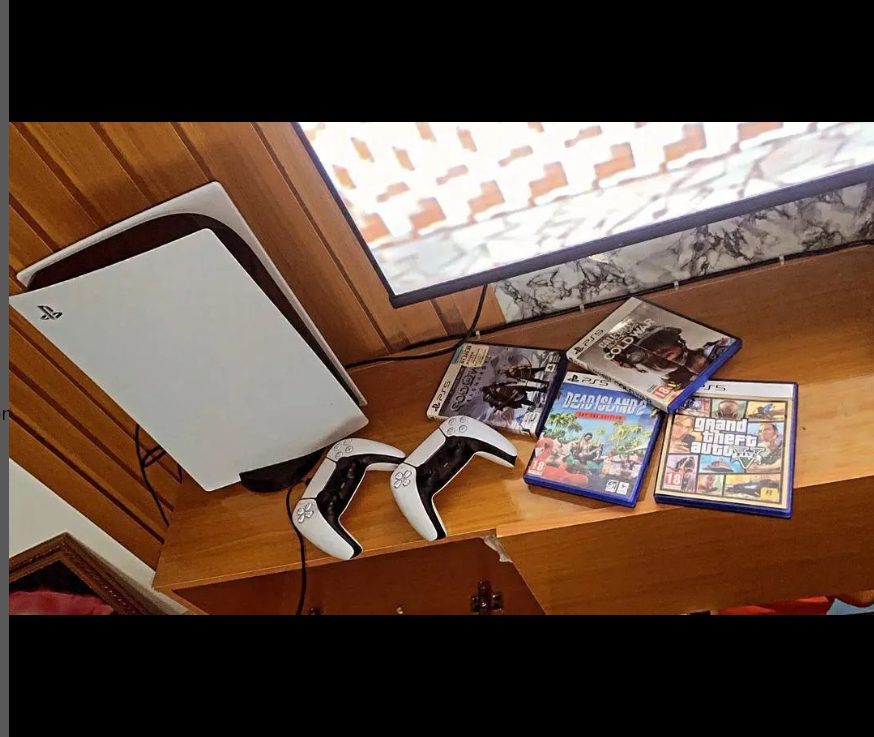 PS5 with 2 pads and 2 games (Osborn Phase 2)