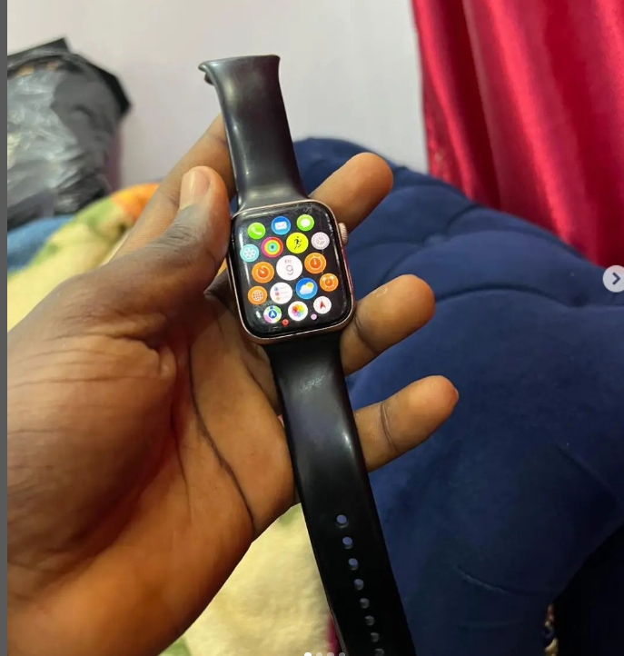 IWATCH SERIES 4 44MM (Abule Egba)